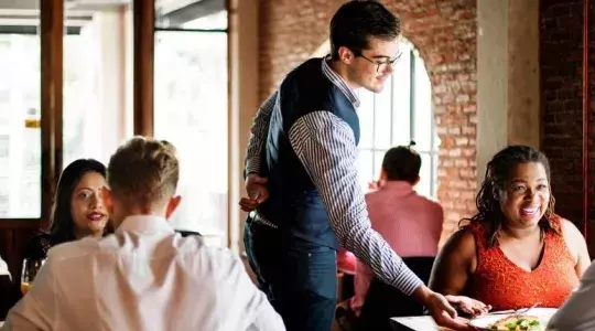 mc2i accompagne l’enseigne Flunch, un des leaders de la restauration en France, dans la création de son Chatbot interne