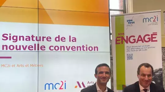 Photo signature de partenariat mc2i et Arts et Métiers