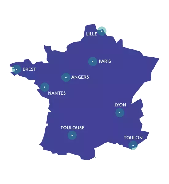 Carte de la France métropolitaine montrant l’implantation de plusieurs villes : Lille, Paris, Angers, Nantes, Brest, Lyon, Toulouse et Toulon, représentées par des points sur le territoire.