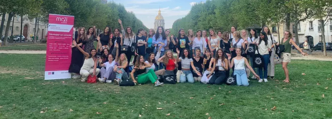 photo groupée des étudiantes ISEP